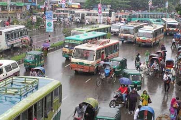 তেলের দাম কমছে, বাস ভাড়া কমছে না!