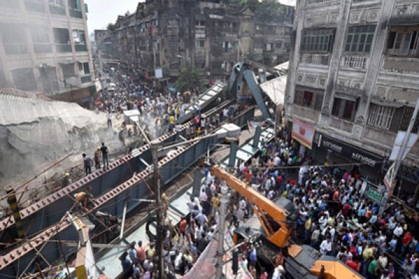 কলকাতায় ফ্লাইওভার দুর্ঘটনার সব দোষ 'নাট-বল্টু'র