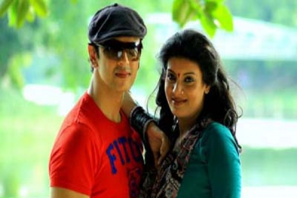 বিরতি ভেঙে আবার একসঙ্গে নোবেল-মৌ