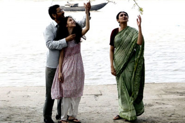 কাঁটাতারের রক্তাক্ত যন্ত্রণায় কাতর বাঙালি