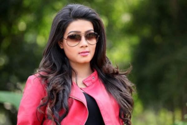 মাহির ফেসবুক পেজ দখল করল কারা?
