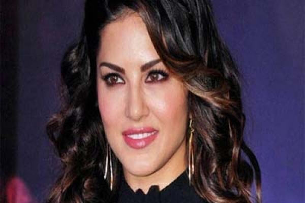 জানেন, সানি লিওনের প্রথম প্রেমিক কে?