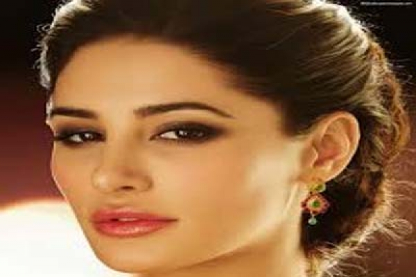 পাক অভিনেত্রী বললেন, ‌‘ওসবের মধ্যে আমি নেই’