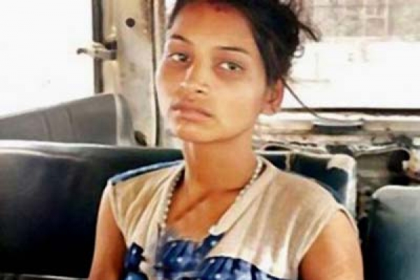 পথে পথে ভিক্ষা করে পেট চালান যে নায়িকা
