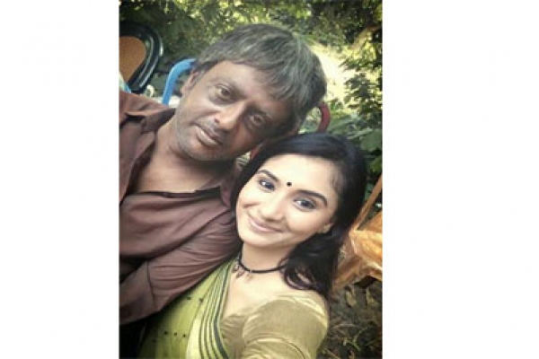 লাক্স তারকা ইতিশার বাবা রিয়াজ!