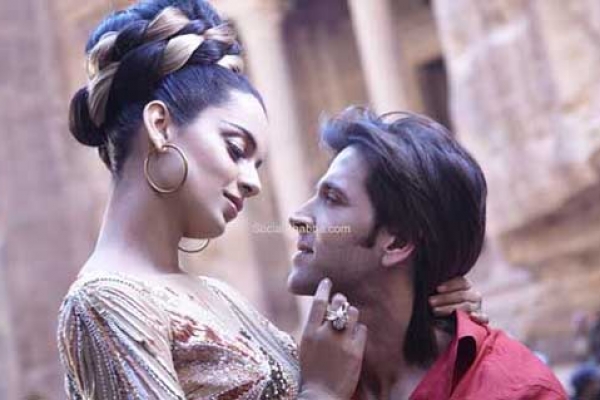 সবাইকে অবাক করে কঙ্গনার পাশে হৃত্বিক!‌