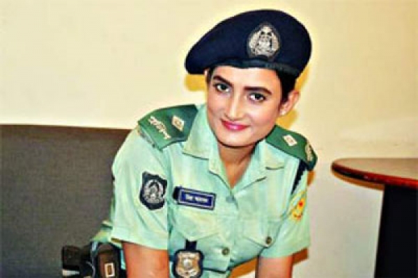এবার তিনি পুলিশ, অপরাধীর পেছনেই ছুটছেন