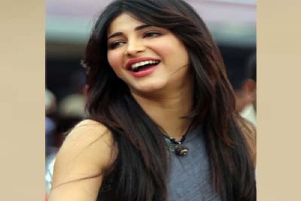  হঠাৎ এত হট কেন শ্রুতি, বলতে পারেন?