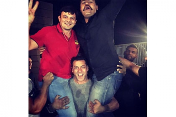 বাস্তব জীবনেও সুলতান সালমান খান!