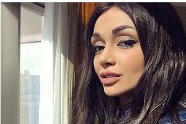 হিজাব ছাড়া ছবি পোস্ট করায় আটক মডেল