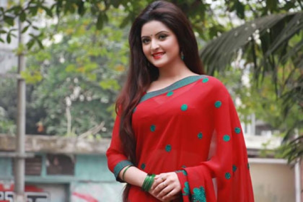 যার কারণে নায়িকা হলেন পরীমণি