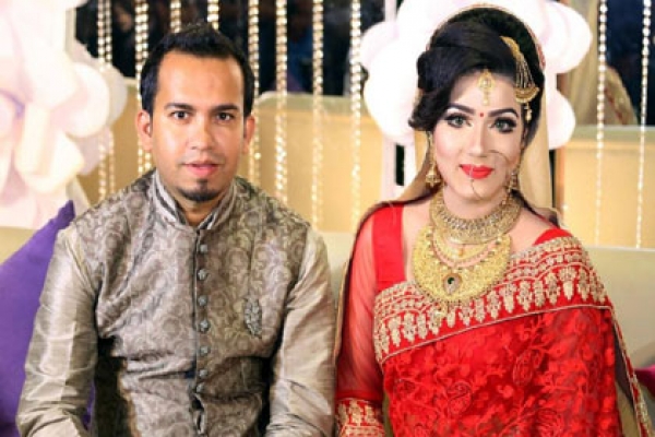 দোয়া করবেন আমরা যেন সুখে থাকতে পারি : মাহিয়া মাহি