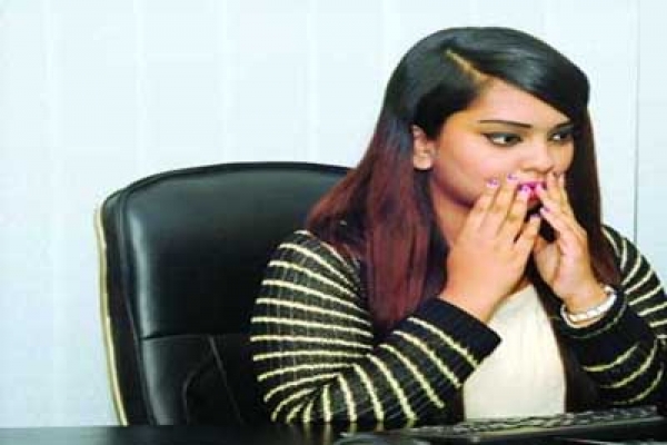 একেবারে বিনা কাজে বিশাল বেতন, করবেন?