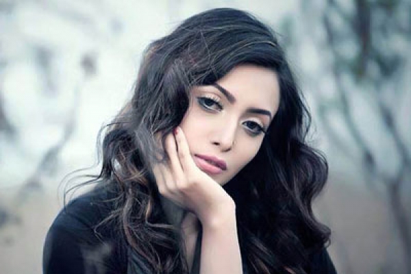 ছবির শুটিং ফেলে বিয়ের পিঁড়িতে বসলেন নায়িকা