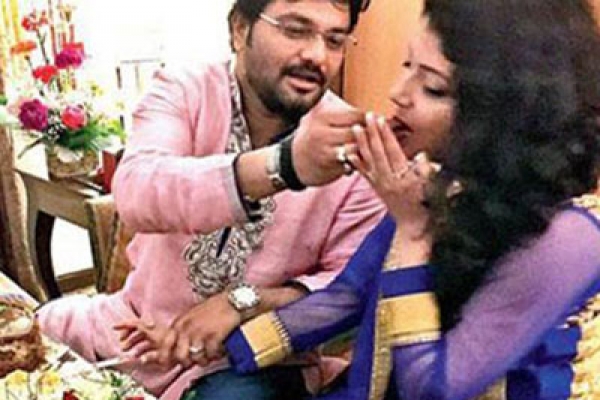 আবারও বিয়ে করলেন আলোচিত সেই বাঙালি গায়ক ও মন্ত্রী