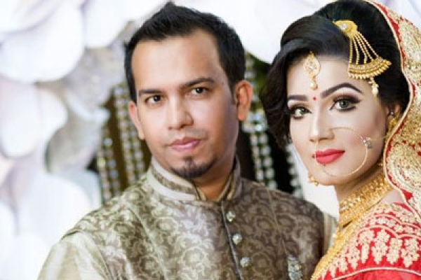 মাহির হানিমুনে বেকায়দায় নির্মাতা