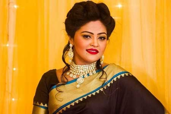 মডেল কন্যার ‘আত্মহত্যা’র নেপথ্যে প্রলোভন