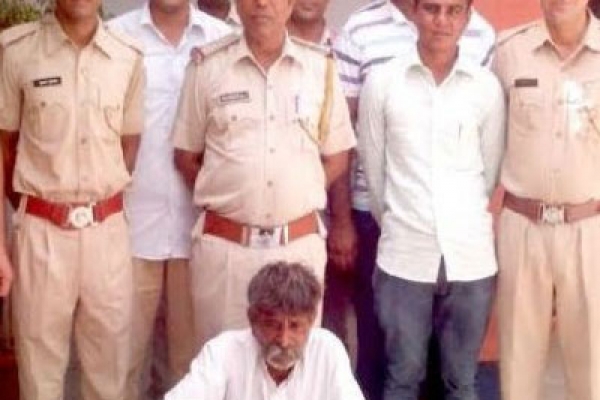 পুলিশের ভয়ে ১৪ বছর মাটির নিচে, অবশেষে ধরা খেল সেই ব্যক্তি