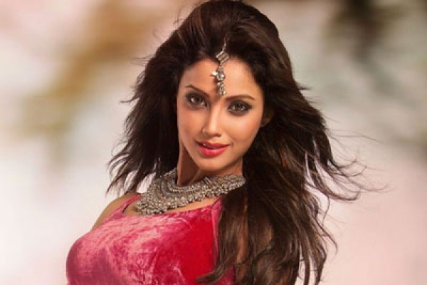 ছবির এই বাঙালি মেয়েটির অভিষেক হচ্ছে বলিউডে