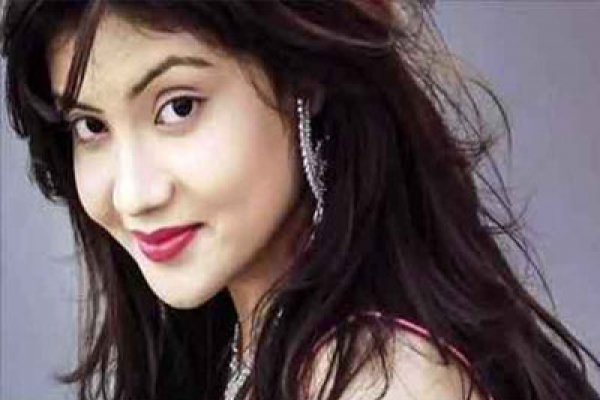 মেয়েরা বাড়িতে একা থাকলে কি করেন, জানেন?