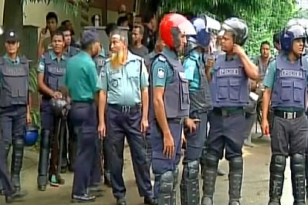 গুলশানে হামলার ঘটনায় ভারতের আন্তর্জাতিক বিমানবন্দর গুলোতে রেড এলার্ট জারি