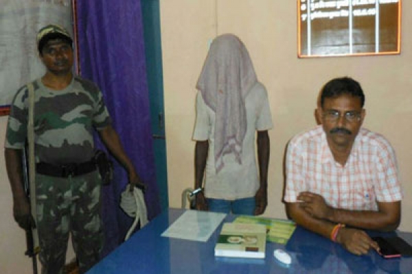 মুরগি রান্না না করায় মাকে হত্যা