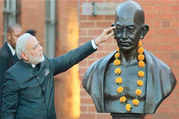 ‘মোহনদাসকে মহাত্মা বানিয়েছে দক্ষিণ আফ্রিকা’