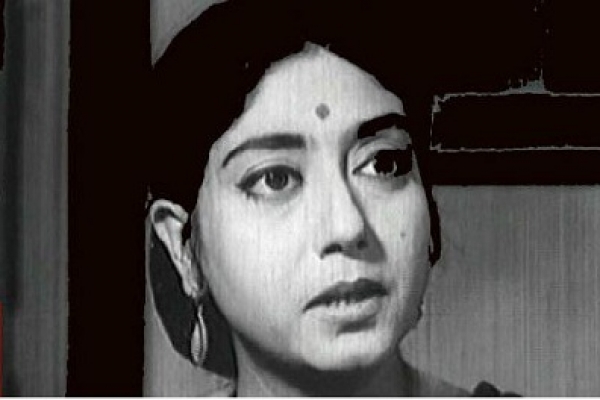 দারিদ্র থেকে বাঁচতে সিনেমায় নেমেছিলেন যেই জনপ্রিয় নায়িকা