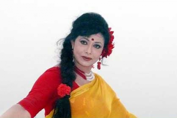 ফেসবুক নিয়ে বিপাকে পড়েছেন চিত্রনায়িকা রোজিনা