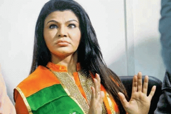 বিতর্কিত অভিনেত্রী রাখী সাওয়ান্তকে গ্রেফতারের আবেদন!