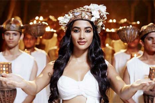 চুরির দায়ে হৃত্বিকের ‘‌মহেঞ্জোদড়ো’‌