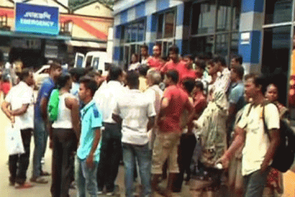 গাড়িতে দু’ফোঁটা রঙ পড়ায় মিস্ত্রিকে পিটিয়ে মারলেন ডাক্তার