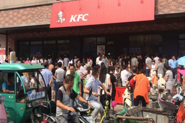 আমেরিকান কোম্পানি, তাই চীনে KFC- Apple আউটলেটে হামলা