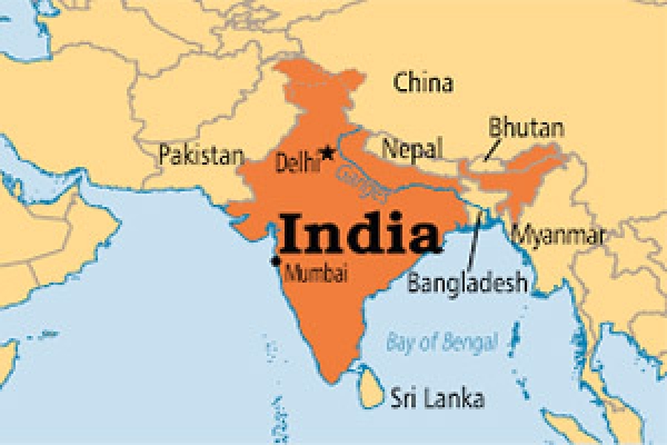 গোসল করার সময় বাথরুমে উঁকি মারায় গায়ে আগুন ধরিয়ে দিল যুবতী