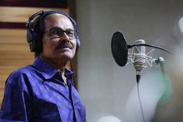 প্রথম গান রেকর্ডিং করে একটি চকলেট পেয়েছিলেন কিংবদন্তি হাদী