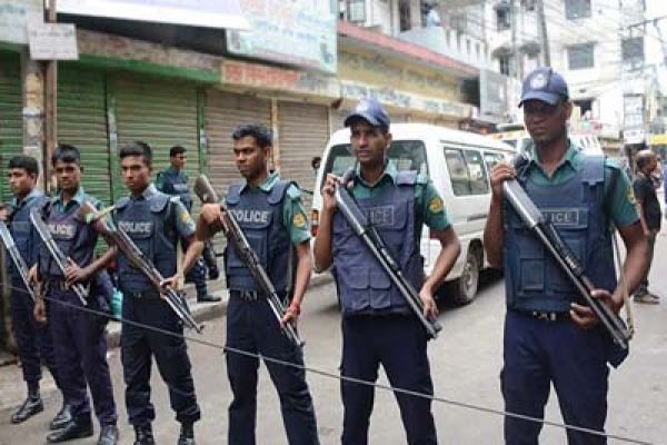 মোহাম্মদপুরে জঙ্গিবিরোধী তল্লাশি অভিযান চলছে