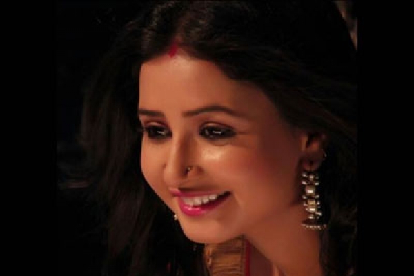 মুসলিম হয়ে কেন সিঁদুর দিয়েছেন এই নারী? আলোচনার ঝড়!