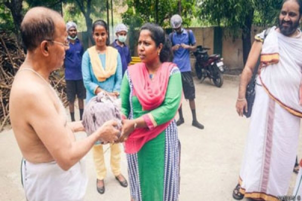 ১২ বছর ধরে শ্মশান পরিচালনা করছেন পারভিনা, কেন তিনি এই পেশায়?