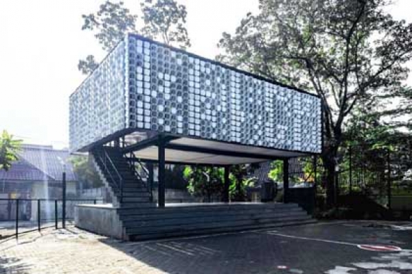 কিসের তৈরি এই গ্রন্থাগার ভবন? জানলে অবাক হবেন!