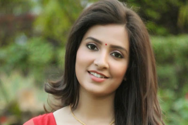 হঠাৎ সোশ্যাল মিডিয়ায় শুভশ্রীর একটি ছবি ভাইরাল  