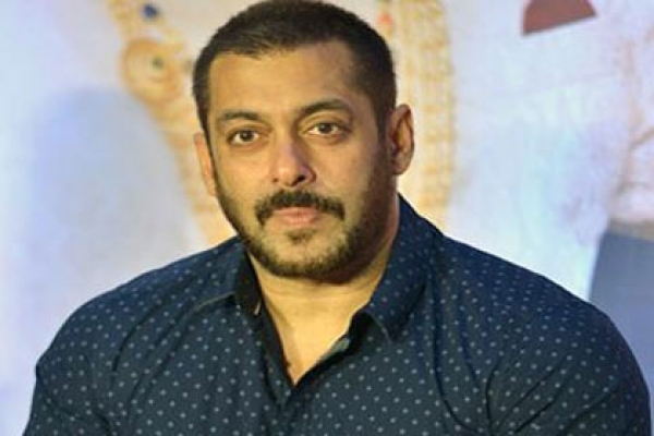 জানেন, বলিউডের কোন অভিনেতাকে 'দত্তক' নিয়েছেন সালমান?