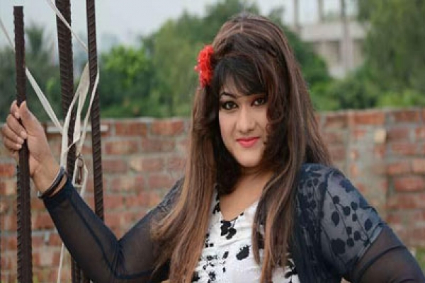 মুনমুনকে প্রযোজকের অশ্লীল প্রস্তাব