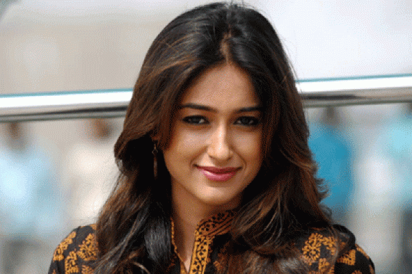 প্রেমিকের কাছে প্রতারিত হয়ে অবশেষে মুখ খুললেন ইলিয়ানা ডি'ক্রুজ