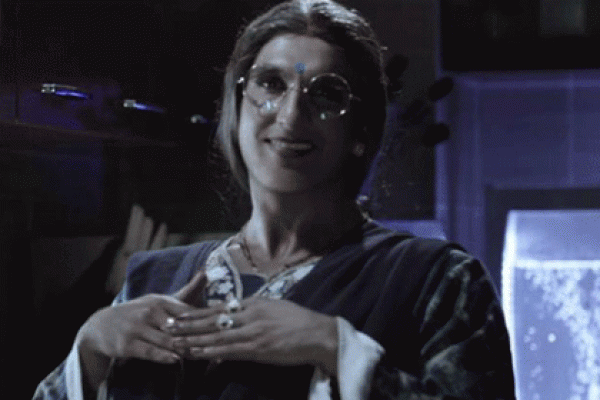 এবার নারী চরিত্রে রণবীর সিং!