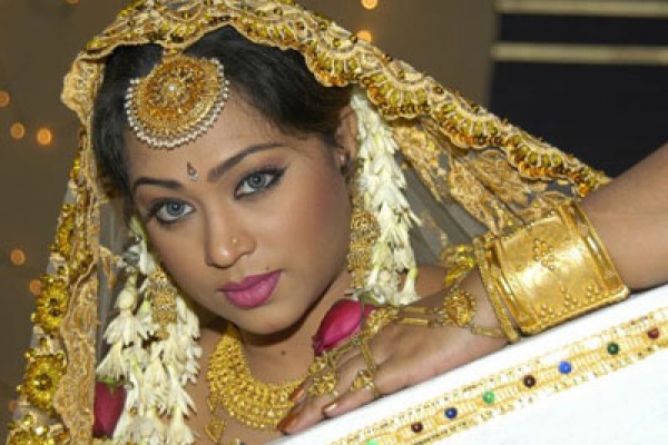 কোথায় হারিয়ে গেল নায়িকা পপি?