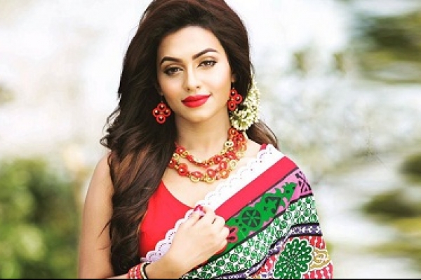  অসুস্থ নুসরাত ফারিয়া কলকাতার হাসপাতালে