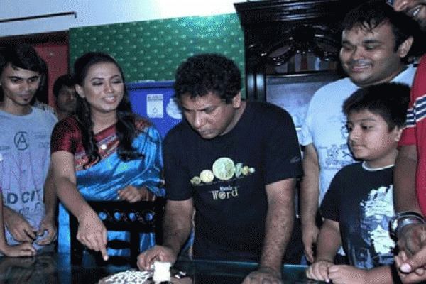 ঘুম থেকে টেনে তুলে মোশাররফ করিমের জন্মদিন পালন
