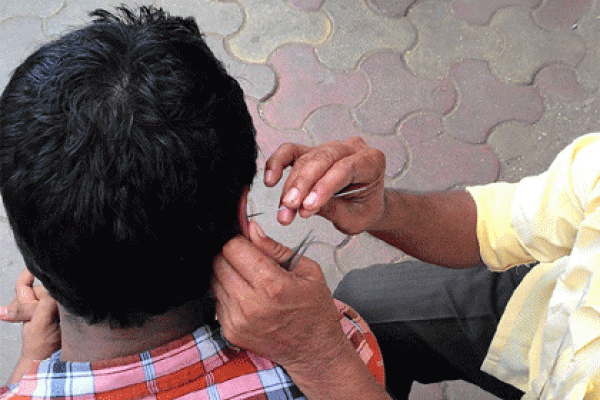 কান কি আদৌ পরিষ্কার করা উচিত? জানলে চমকে যাবেন