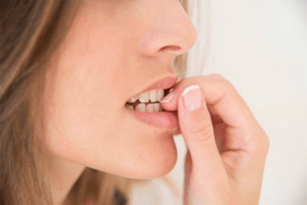 দাঁতে নখ কাটার বদভ্যাস ছাড়তে যা করবেন