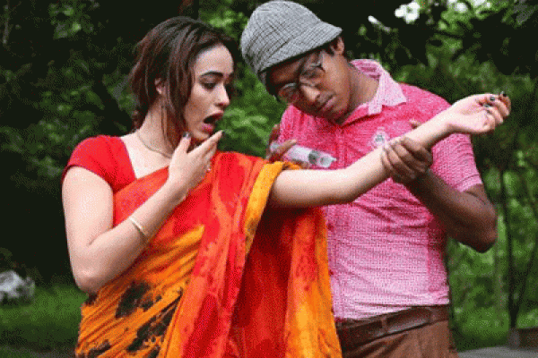 ‘গোপাল ডাক্তার' একই সিরিঞ্জে সবাইকে ইনজেকশন দেয়